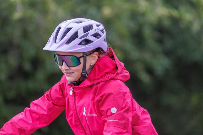CYKLISTICKÁ HELMA R2 LUMEN JUNIOR ATH20Y